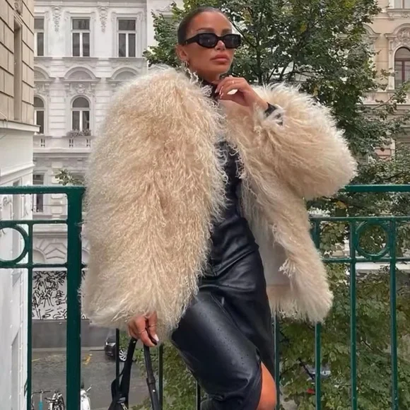 Elegant Cream real Fur Coat - Picture 2 of 2